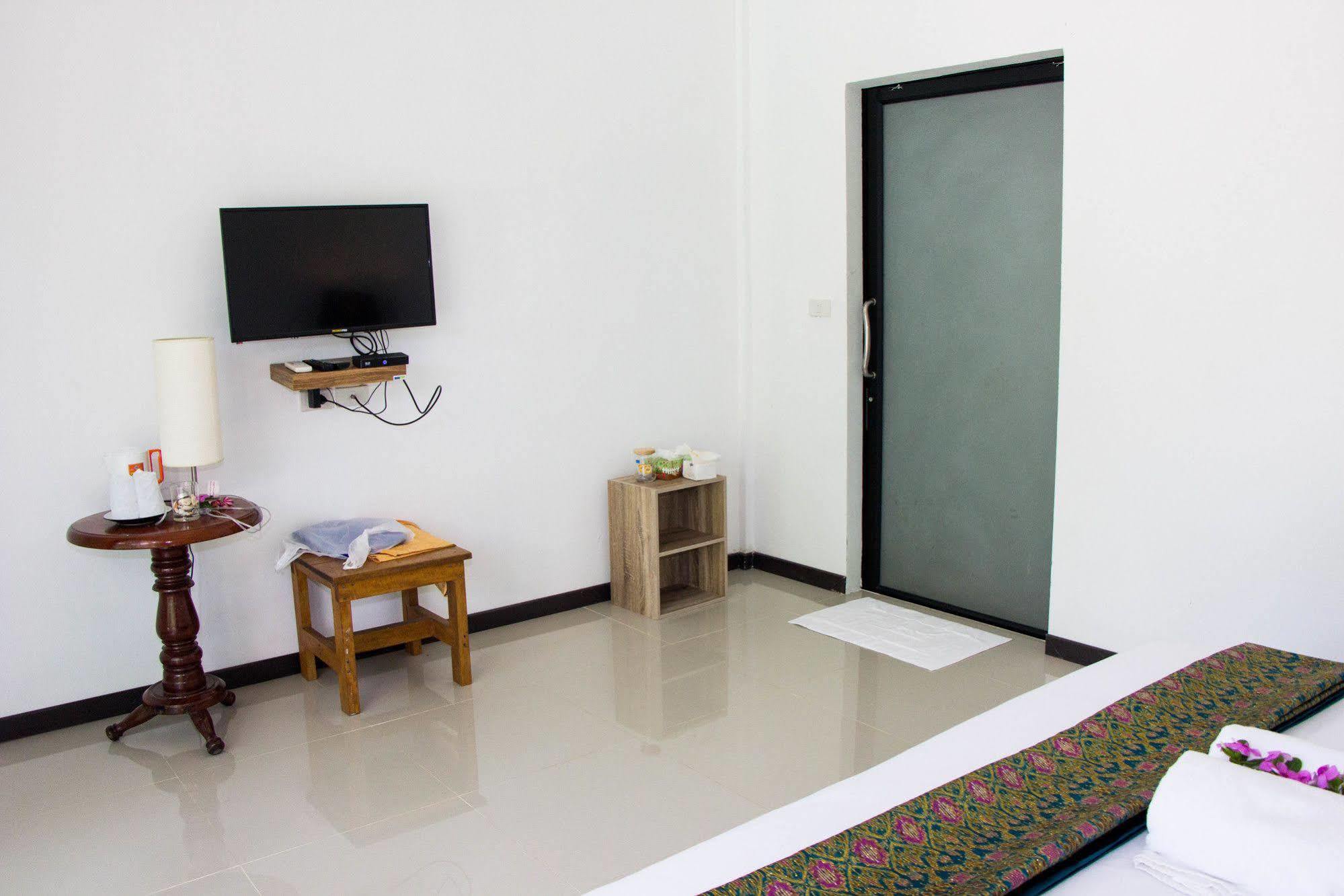 Готель Natai House Екстер'єр фото