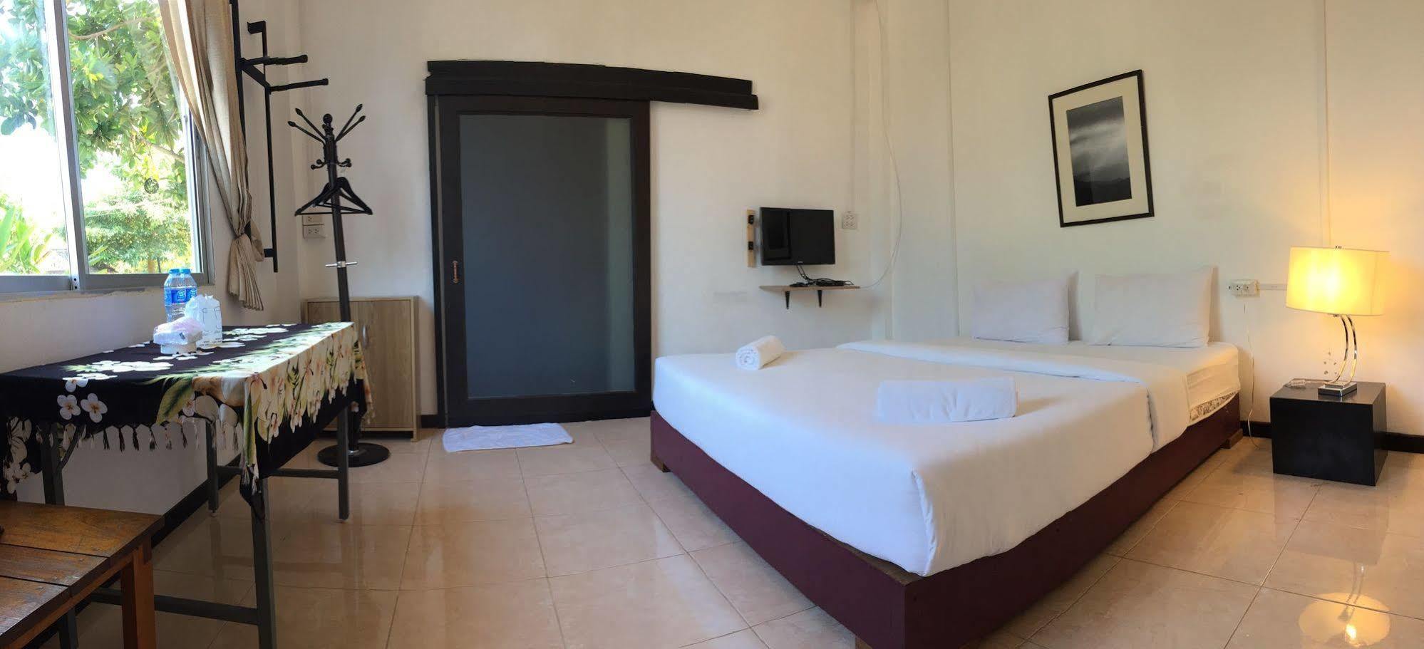 Готель Natai House Екстер'єр фото