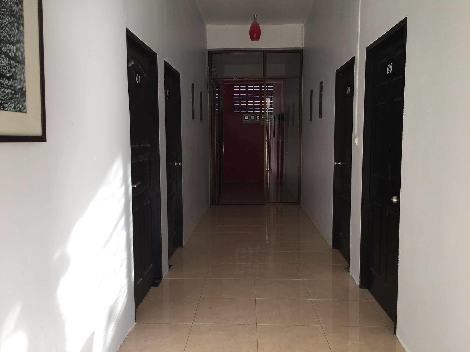 Готель Natai House Екстер'єр фото